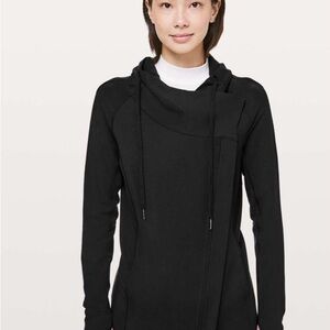 Lululemon Coast Easy Wrap
Black  4